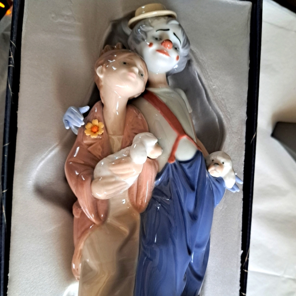 Lladro 2000 Pals Forever 87686 Clown and Companions in box With Wooden Base